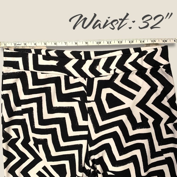 H&M Large Cotton/Spandex Stretchy Black and White Zigzag Pattern Leggings/Pants - Picture 2 of 8